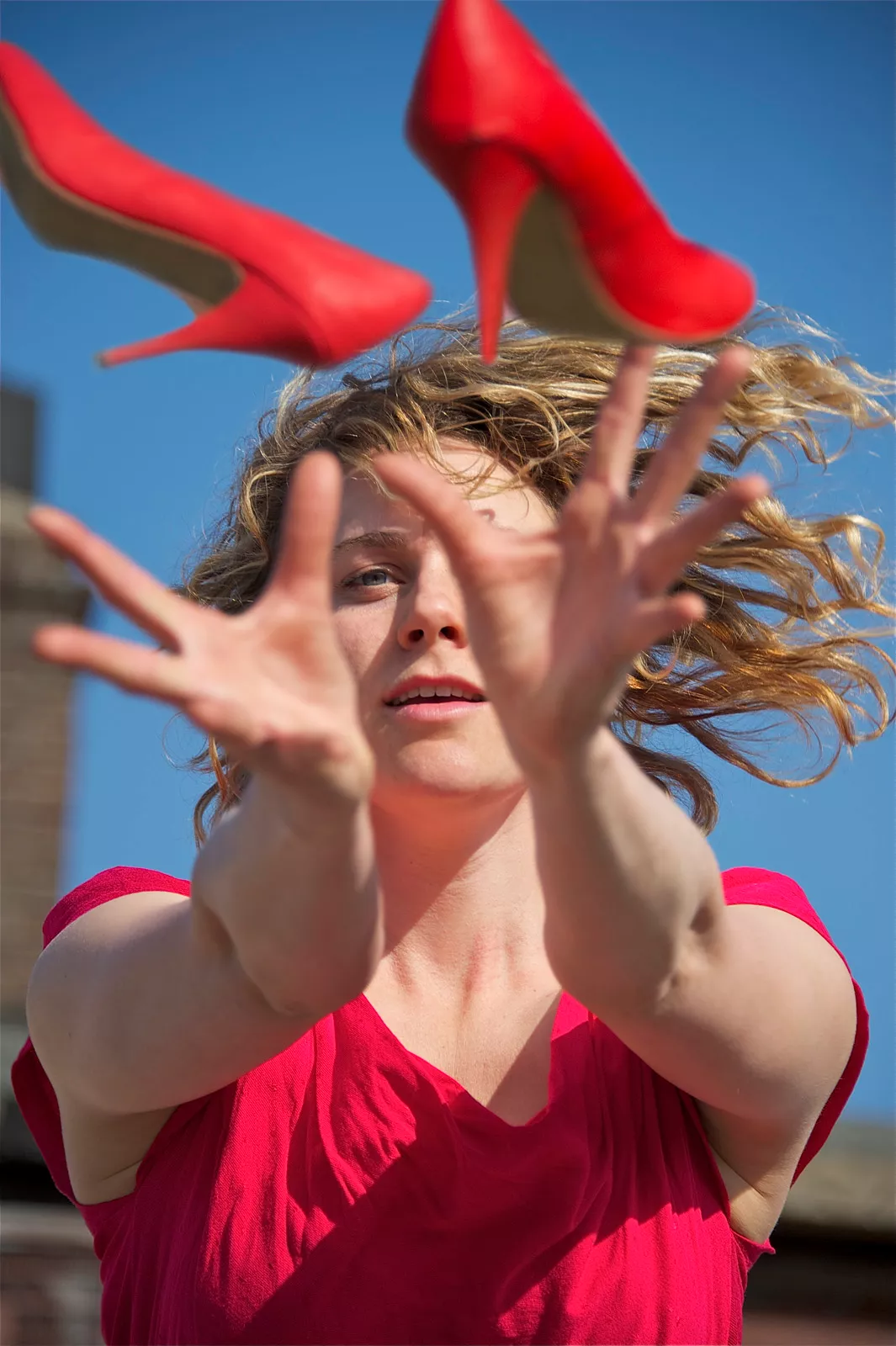 Matzer over de vloer | rode schoentjes | campagnebeeld