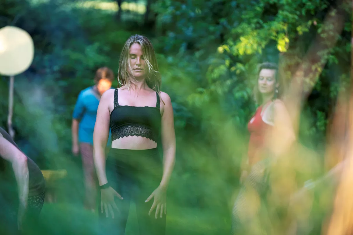 Midzomerdans 2020 bij Yell & Yonkers in de tuin